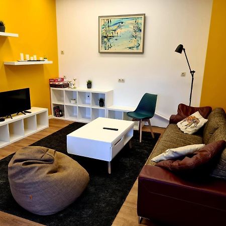 Railway Bed Hostel Kaunas Bagian luar foto