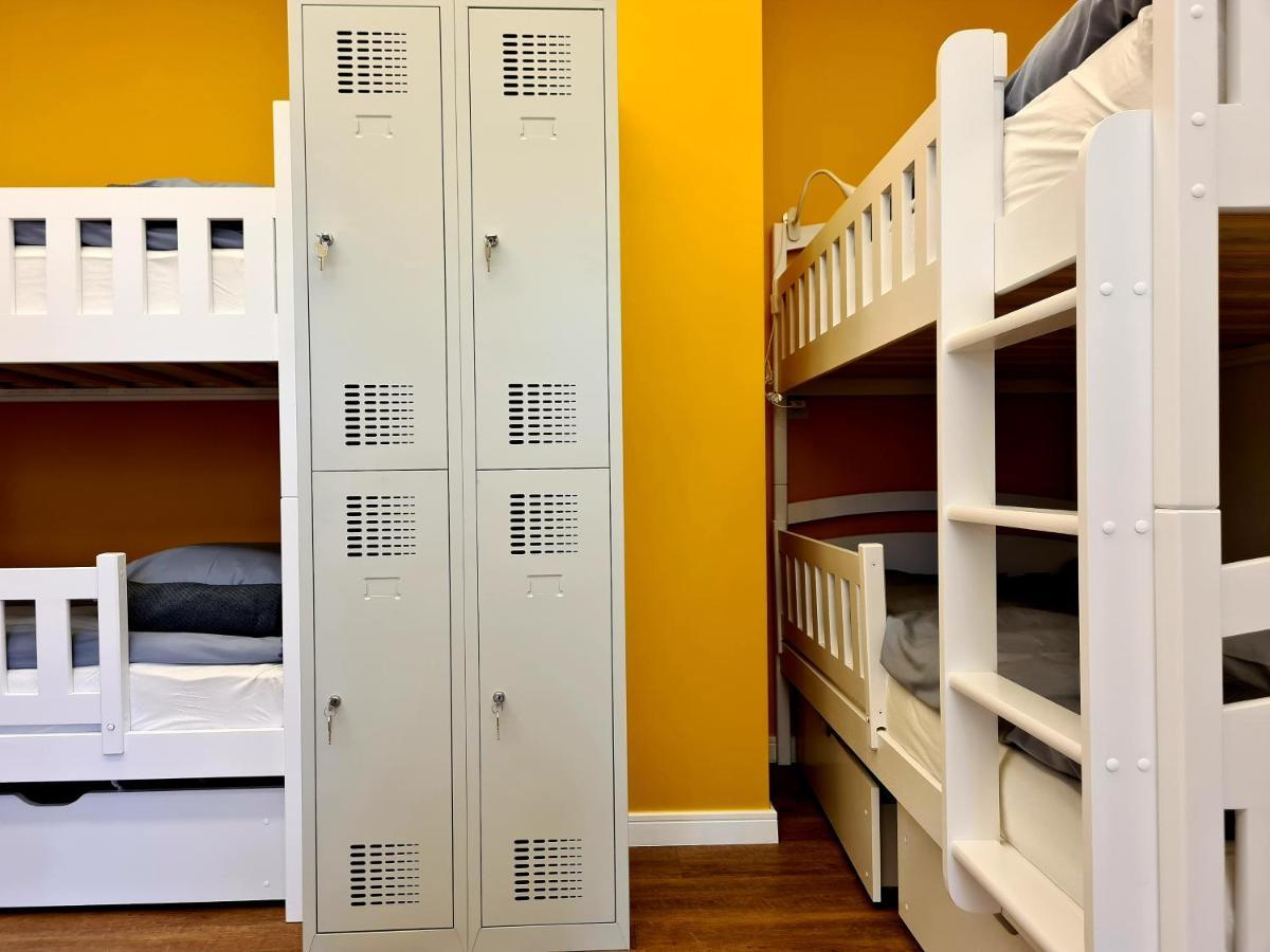Railway Bed Hostel Kaunas Bagian luar foto