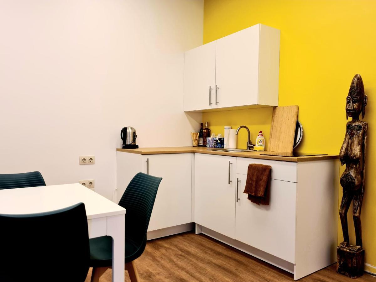 Railway Bed Hostel Kaunas Bagian luar foto