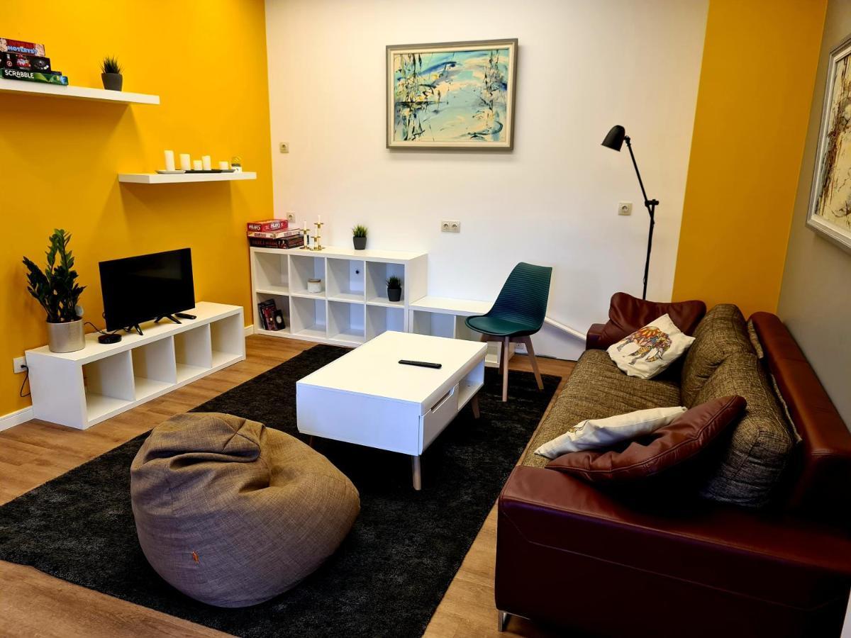 Railway Bed Hostel Kaunas Bagian luar foto